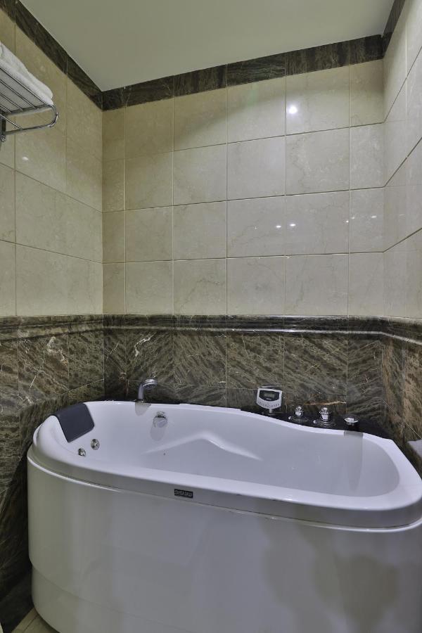 Oyo 335 Manazil Al Ain Grand Hotel Мека Екстериор снимка