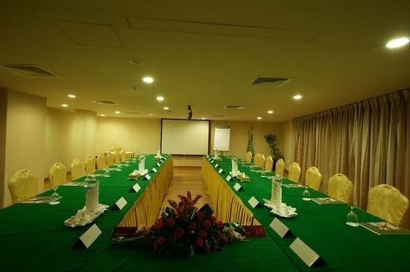Oyo 335 Manazil Al Ain Grand Hotel Мека Екстериор снимка